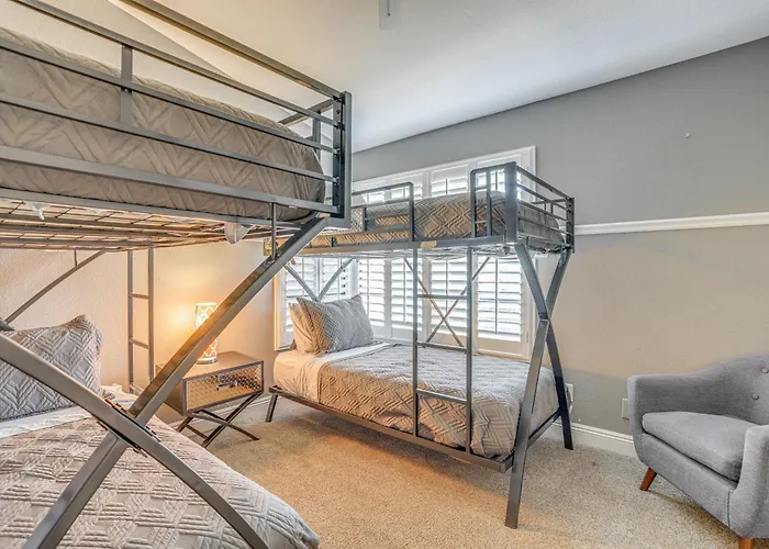 Heated Pool & Patio: Retreat Near Hiking!